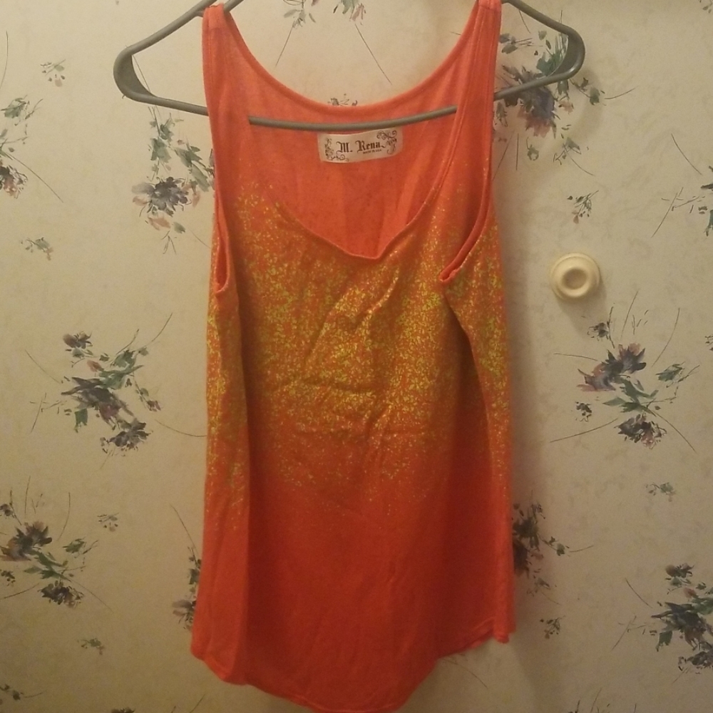 🎈 Tank top small fits like medium